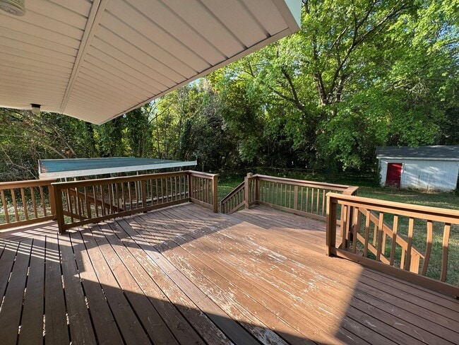 Building Photo - Available to Show