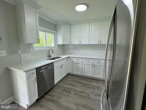 Building Photo - 40 Tinsel Rd