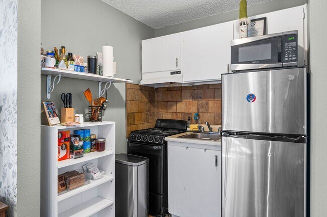 Building Photo - University Park 1 bed 1 bath Condo in walking distance to DU! MOVE IN SPECIAL!