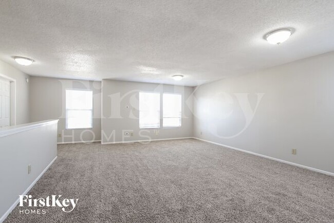 Building Photo - 1605 Howell Dr