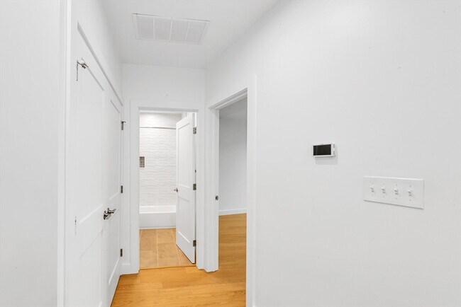 Building Photo - 256 Dorchester St