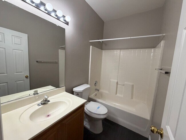 Building Photo - Beautiful 3 Bedroom 2 Bath Single Story Three Bedroom in Spring Mountain Ranch!