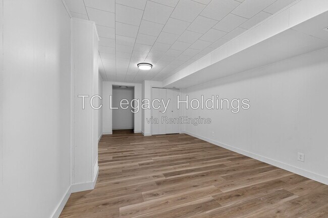 Building Photo - 729 Ridgeway Ave
