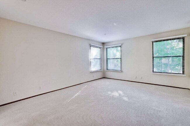 Building Photo - Large, Bright Sunnyvale Townhome near Border of Mountain View