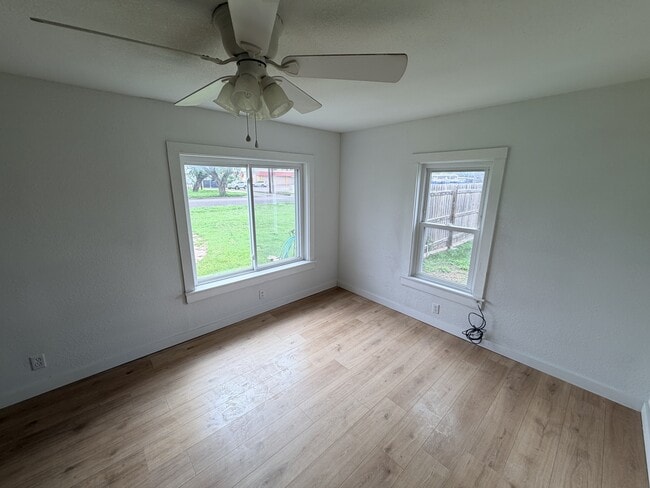 Building Photo - 421 N Archer St