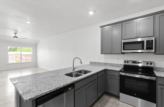 Building Photo - 911 Sevenleaf Ln