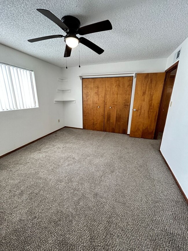 Building Photo - Great Unfurnished home!