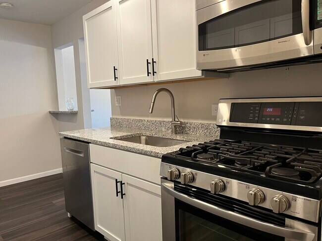 Building Photo - 5101 Carriage Way Dr