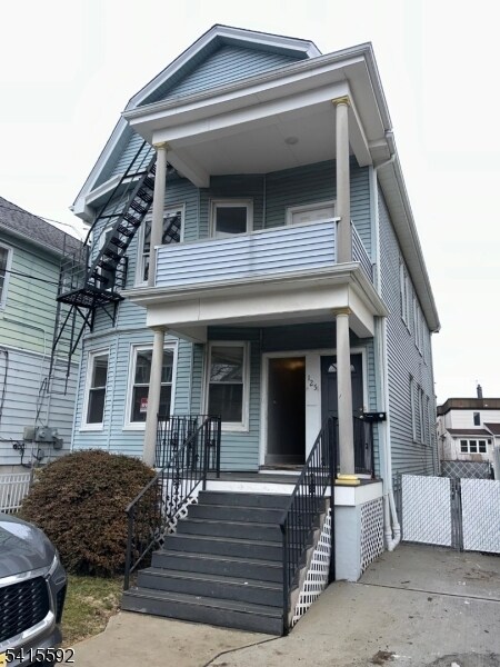 Building Photo - 125 Alton St