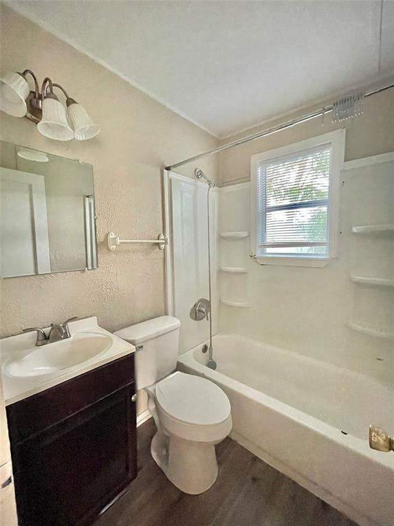 Building Photo - 502 W 8th St