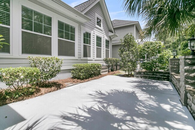 Building Photo - Newly Refreshed Single Story Home in Carol...