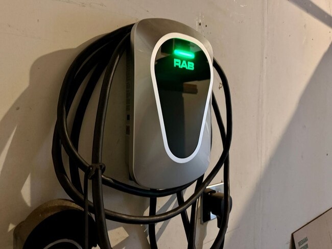 Building Photo - Spacious NE Heights Home