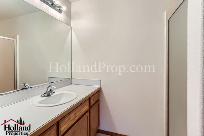 Building Photo - Cozy Comfort in Beaverton – 3-Bed, 2.5-Bat...