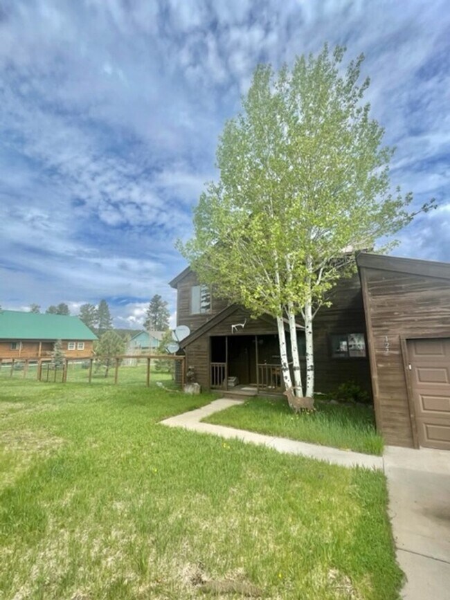 Building Photo - Beautiful Lake Hatcher Home With Views of ...