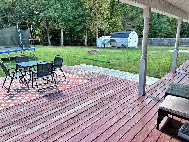 Building Photo - 304 Chisholm Trail