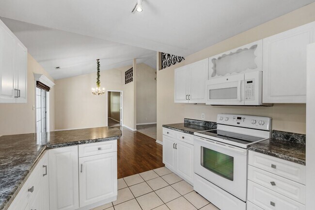 Building Photo - Spacious 3 Bedroom Home Near Downtown Greer with Large Backyard and 2-Car Garage.