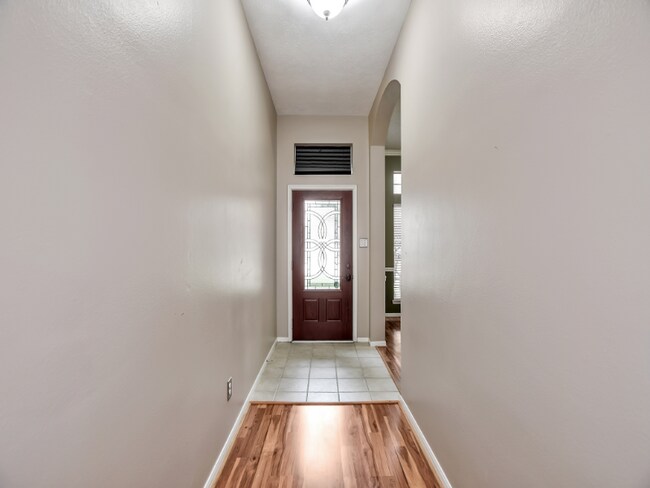 Building Photo - 15118 Red Cedar Cove Ln