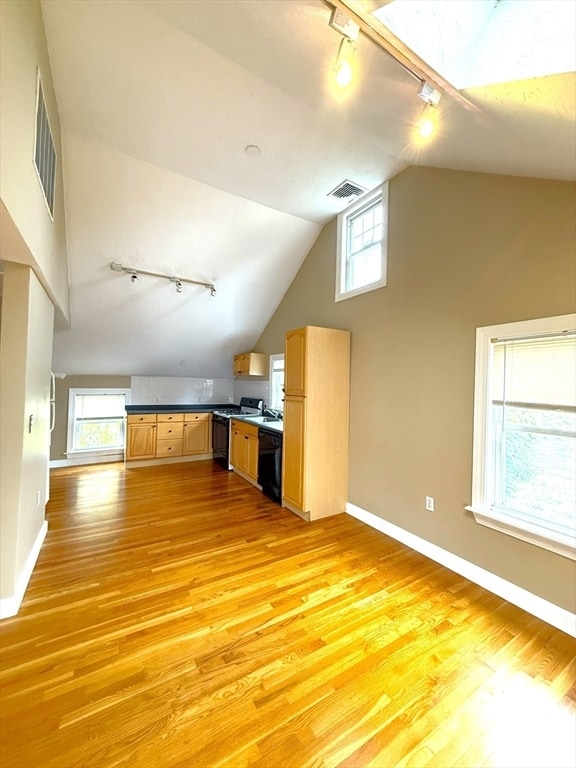 Building Photo - 6 Skillings Rd