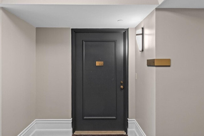 Building Photo - 100 SE 5th Ave