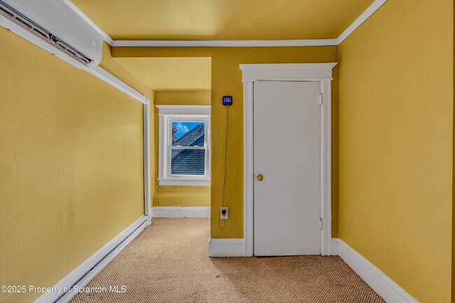 Building Photo - 533 S Franklin St