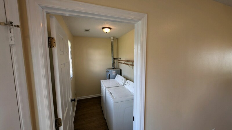 Building Photo - 425 Elmira St