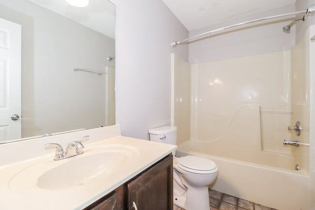 Building Photo - 15 Oaklake Cove