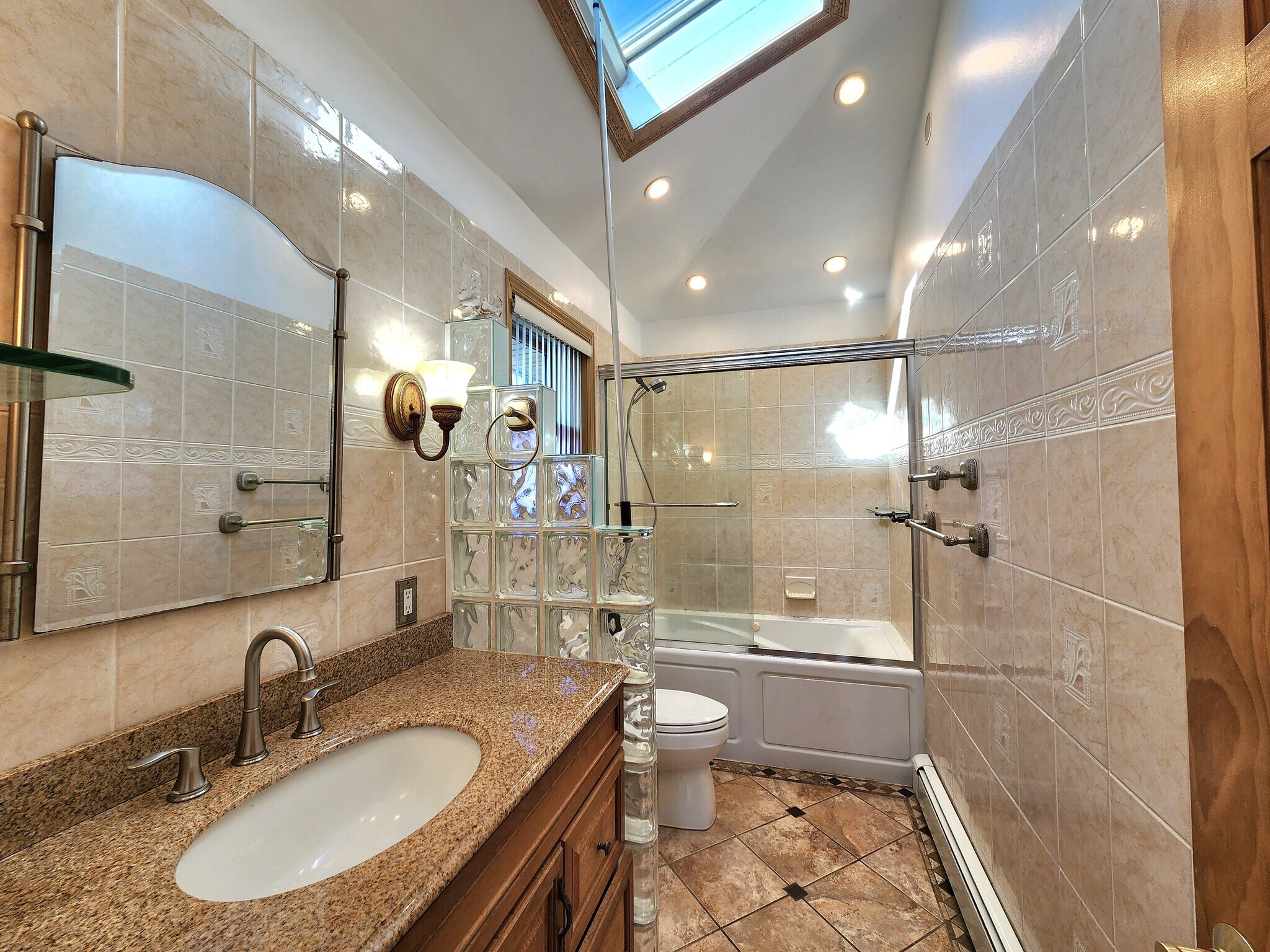 Building Photo - 30 Wilson St