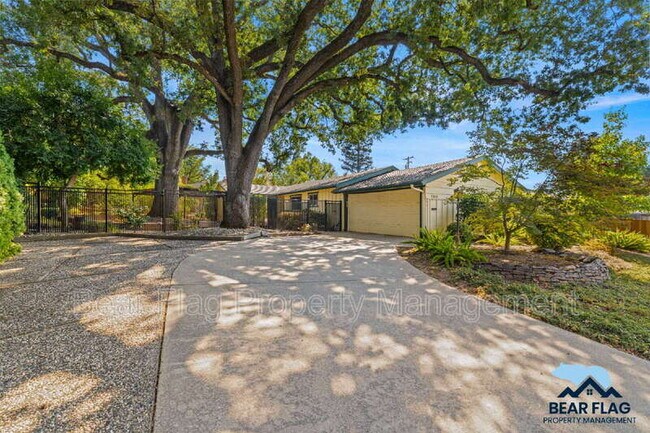 Building Photo - 7919 Ridgemont Dr