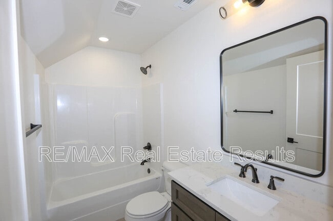 Building Photo - 1809 W Saddlebrook Ln