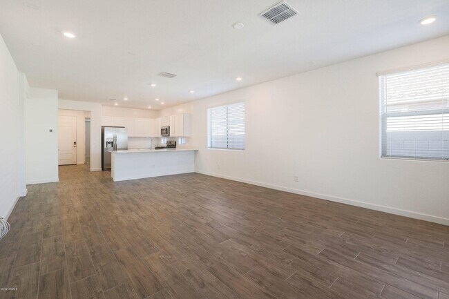 Building Photo - 16581 W Charlotte Dr