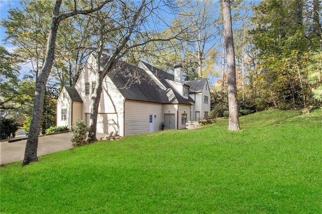 Building Photo - 960 Landmark Dr NE