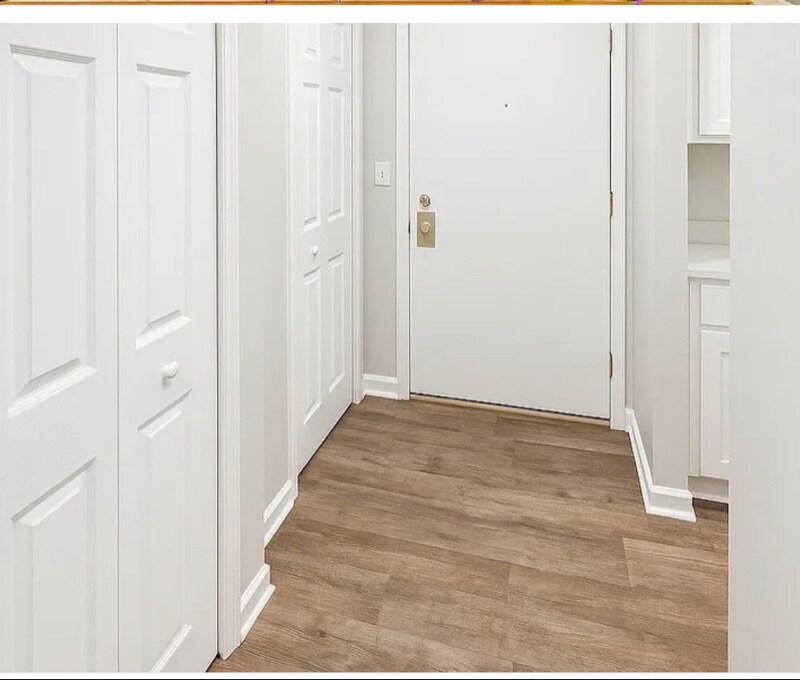 Building Photo - 1870 Tall Oaks Dr