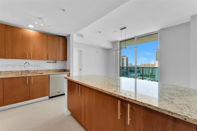 Building Photo - 1945 S Ocean Dr