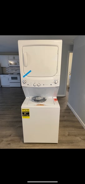 New washer dryer in unit - 625 NW Fenton St