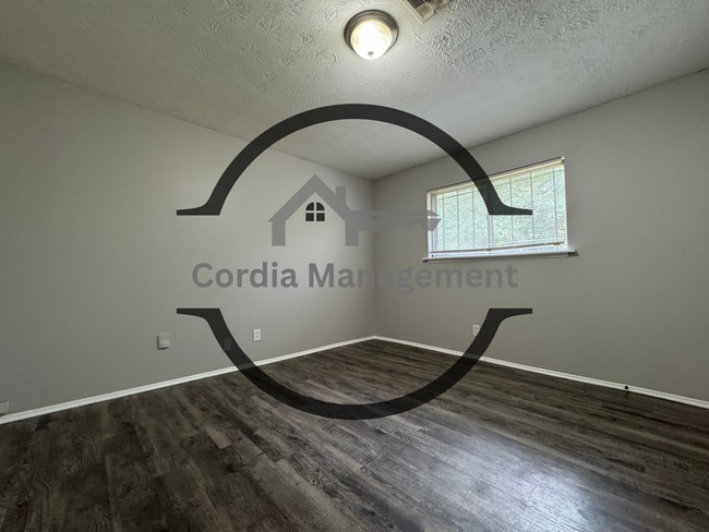 Building Photo - Fenced in   4 Bedroom 1.5 bathroom Home located  in Jonesboro