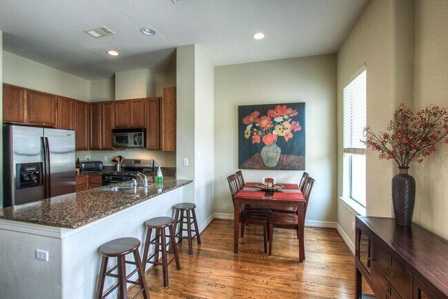 Building Photo - 3815 Center Plaza Dr