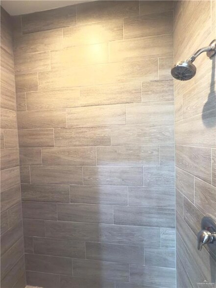 Building Photo - 1303 W Heritage Dr