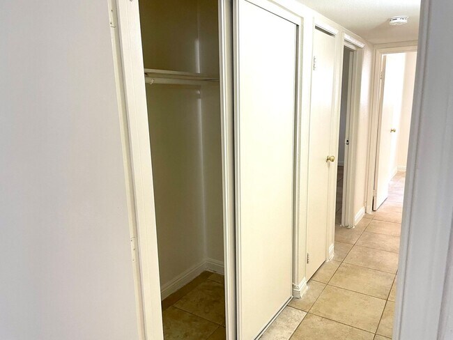 Building Photo - 3351 Brussels St