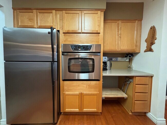 Building Photo - 221 N Bay Ln