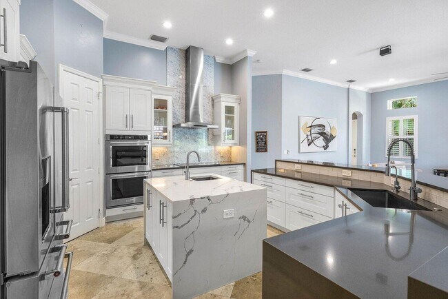 Building Photo - 4675 Manderly Dr