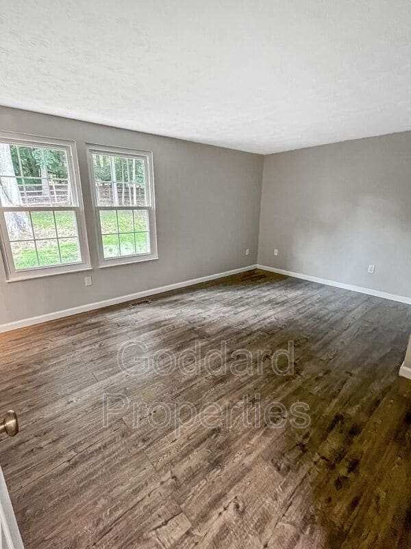 Building Photo - 8535 Hayshed Ln