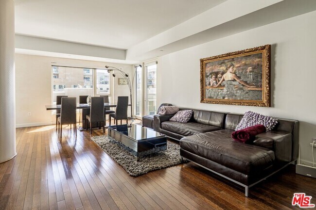 Building Photo - 6250 Hollywood Blvd