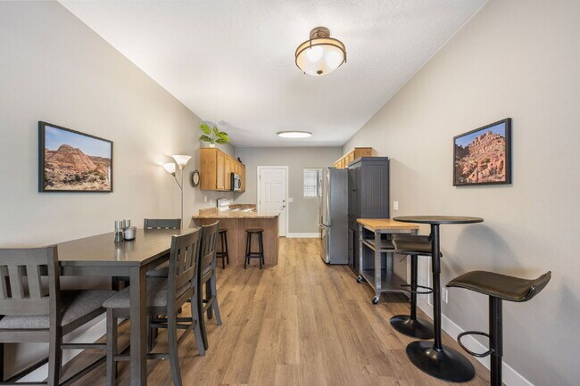 Building Photo - "Cozy 2-Bedroom Retreat in Prime Washington, UT Location – Welcome to La Vanita!"