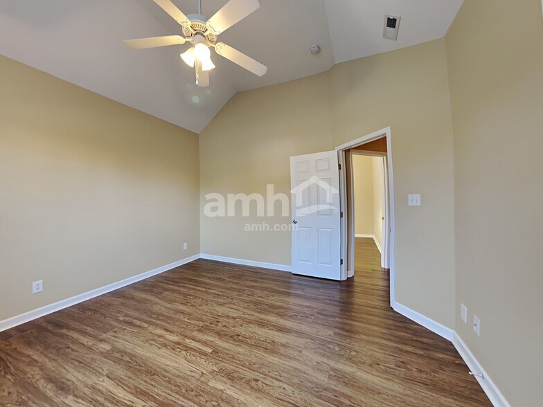 Building Photo - 1223 Chapmans Retreat Dr