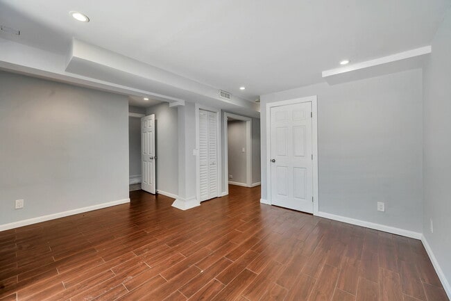 Building Photo - 91 Middlefield Dr