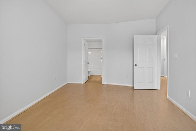 Building Photo - 12905 Centre Park Cir