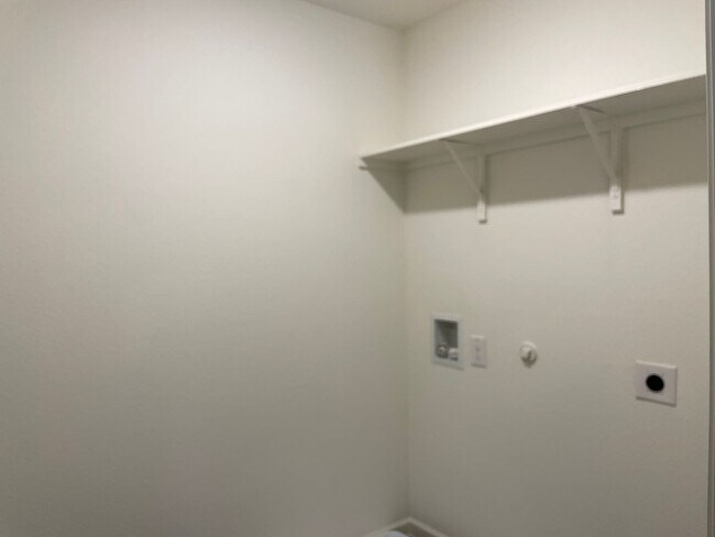 Building Photo - 3 Bed 3 Bath House for Lease in Princeton