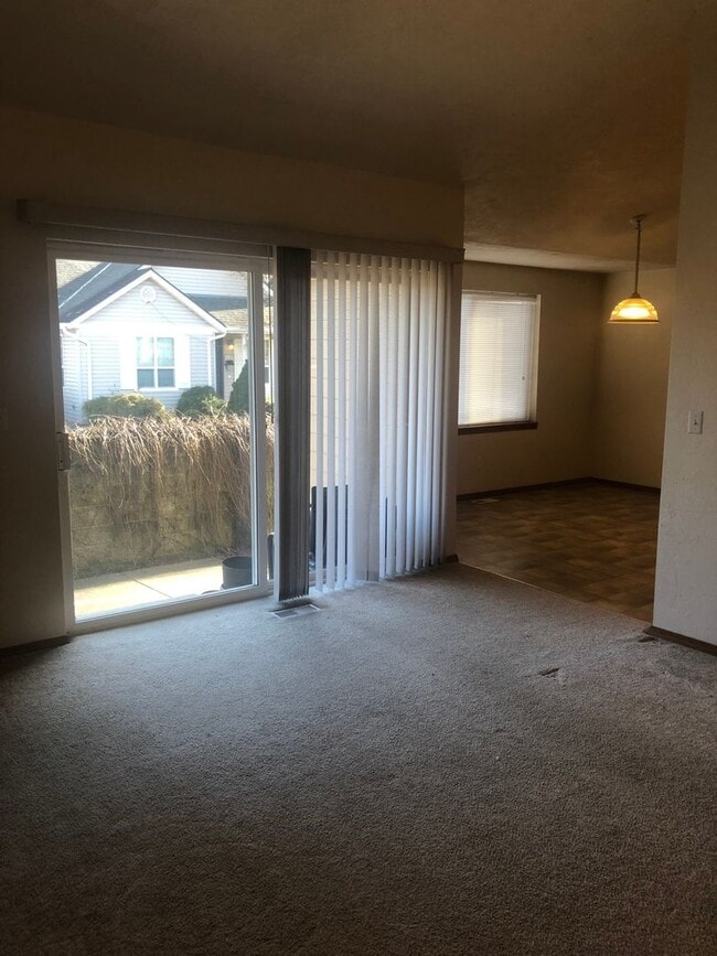 Building Photo - 2-Bedroom Duplex in Prime Corvallis Location!