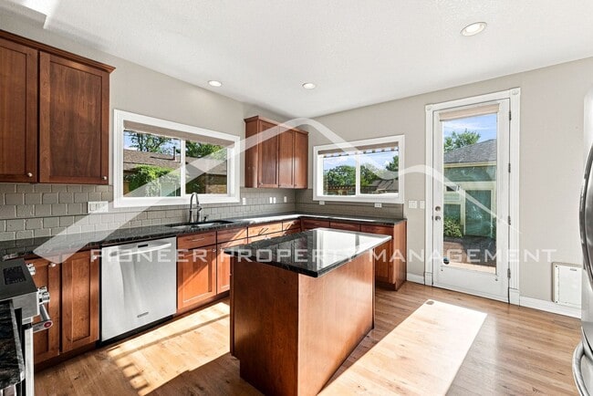 Building Photo - 4570 Meade St