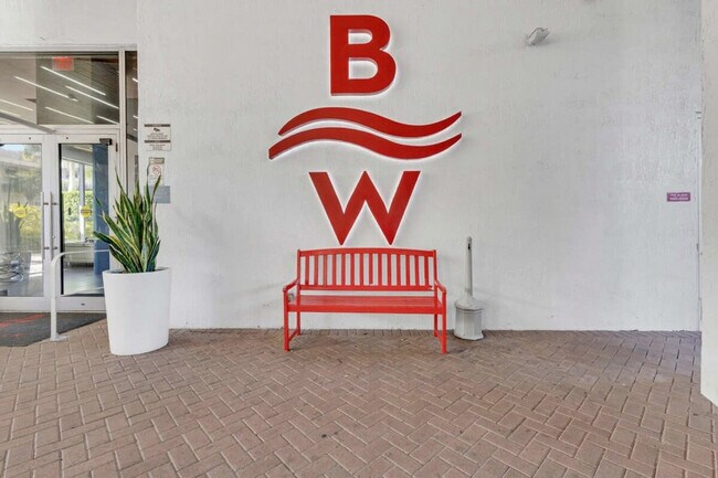 Building Photo - 2602 E Hallandale Beach Blvd
